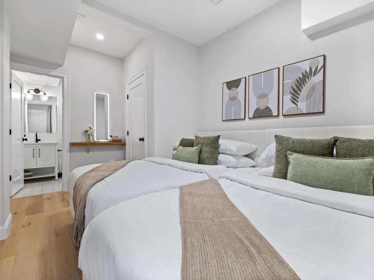 Image 1 of Lux Home 5BR 3BATH 6BEDS Downtown Boston 10 min Public Transport 1 min