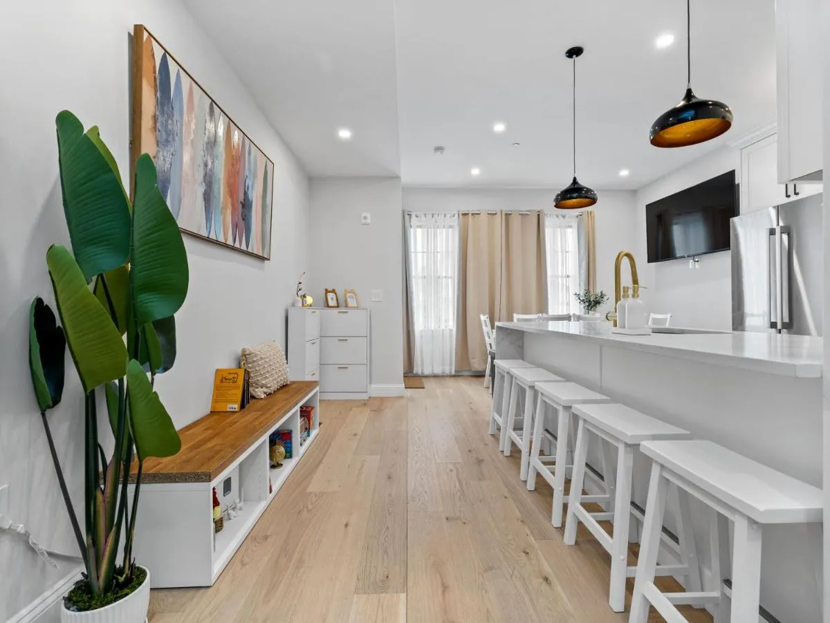 Image 3 of Lux Home 5BR 3BATH 6BEDS Downtown Boston 10 min Public Transport 1 min