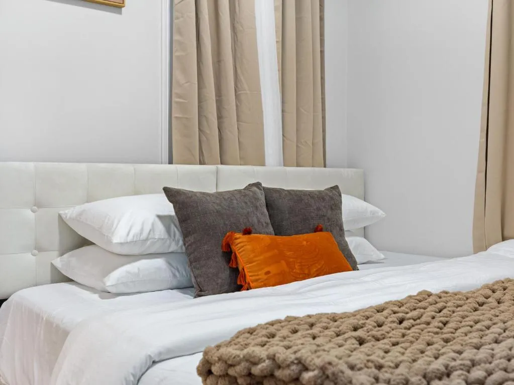 Image of Lux Home 5BR 3BATH 6BEDS Downtown Boston 10 min Public Transport 1 min