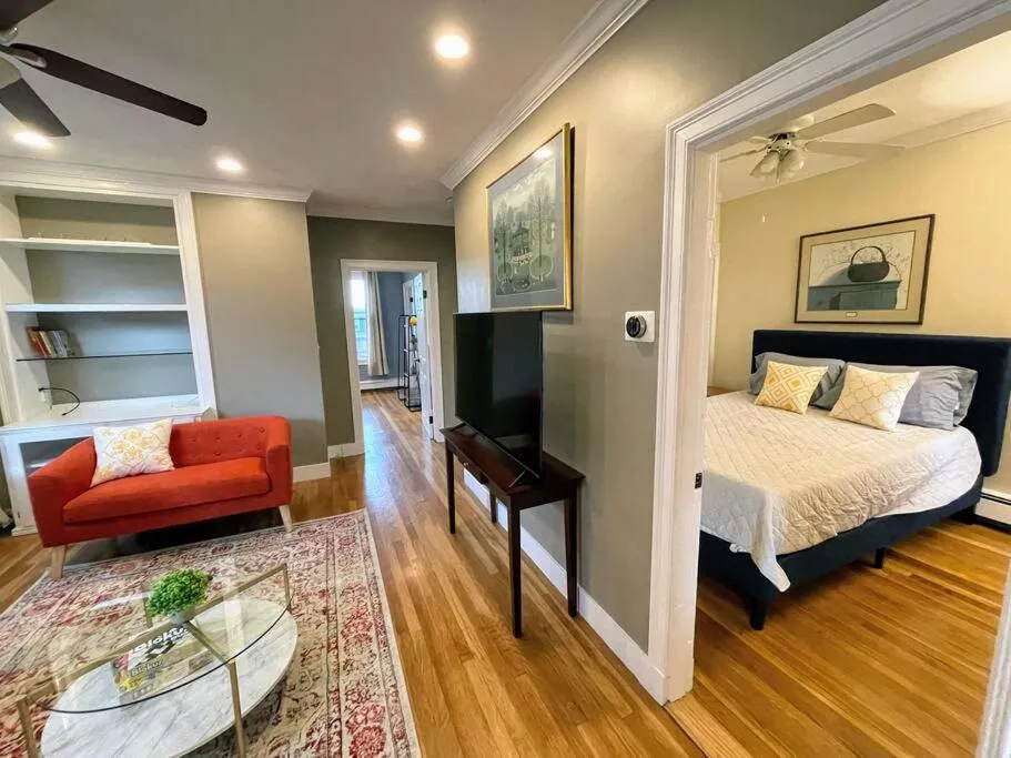 Image 2 of Luxury Executive Suite Harvard Allston 3 Bedrooms 2 Baths