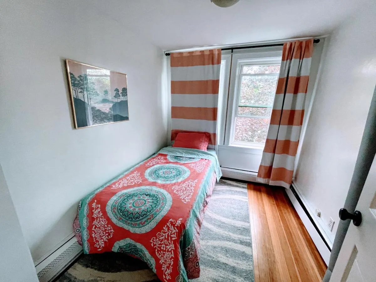 Image 4 of Luxury Executive Suite Harvard Allston 3 Bedrooms 2 Baths
