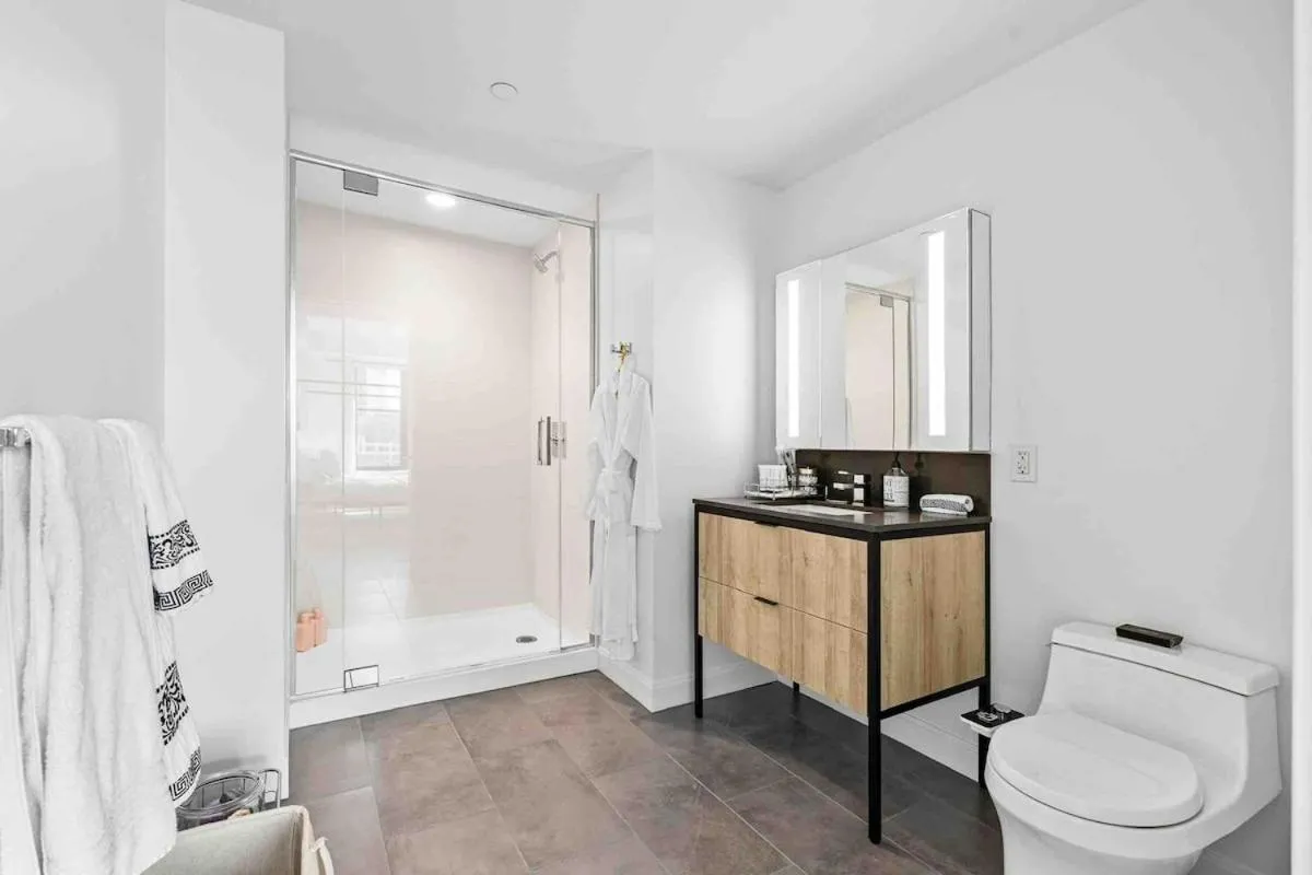 Image 2 of Luxury South End 1 Bedroom