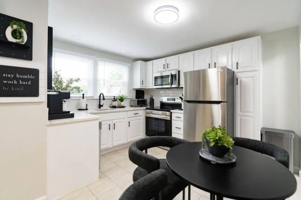 Image 2 of Modern Single Family Home minutes from Fort hill