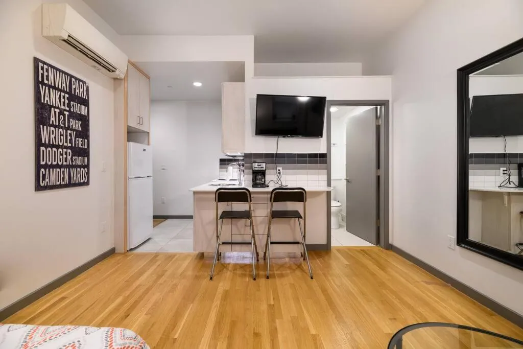 Image 2 of Modern Studio In City Center, Near Boston Common