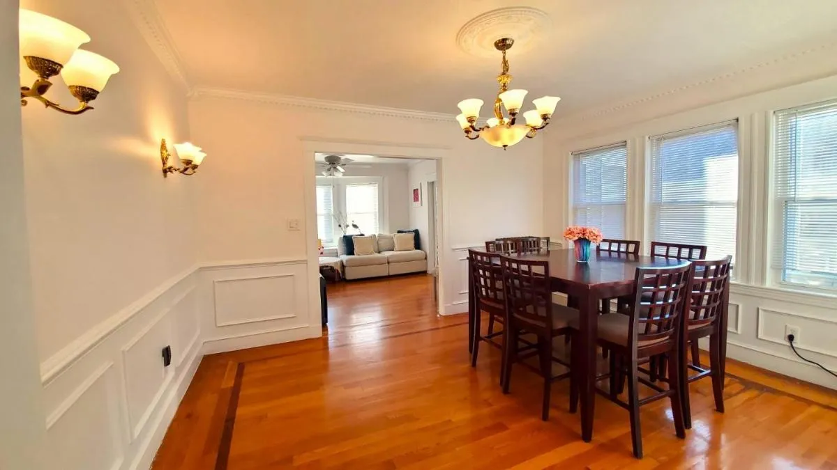 Image 2 of Near Train Station Gorgeous 3-Bedroom Apartment with Patios