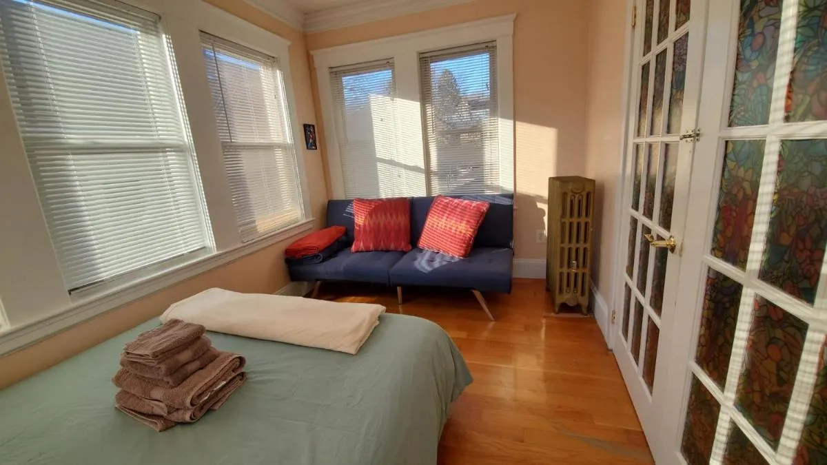 Image 1 of Near Train Station Gorgeous 3-Bedroom Apartment with Patios