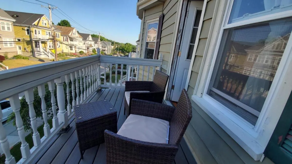 Image 5 of Near Train Station Gorgeous 3-Bedroom Apartment with Patios