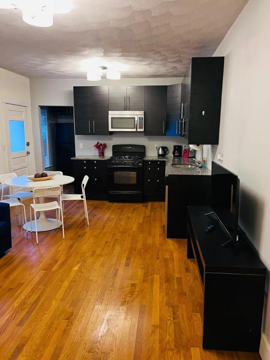 Image 3 of Renovated, 10 Min from the city