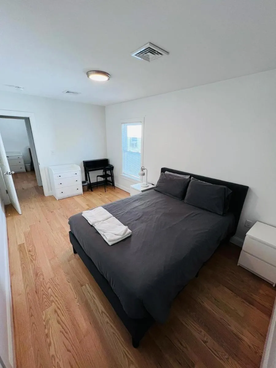 Image 6 of Renovated, 10 Min from the city