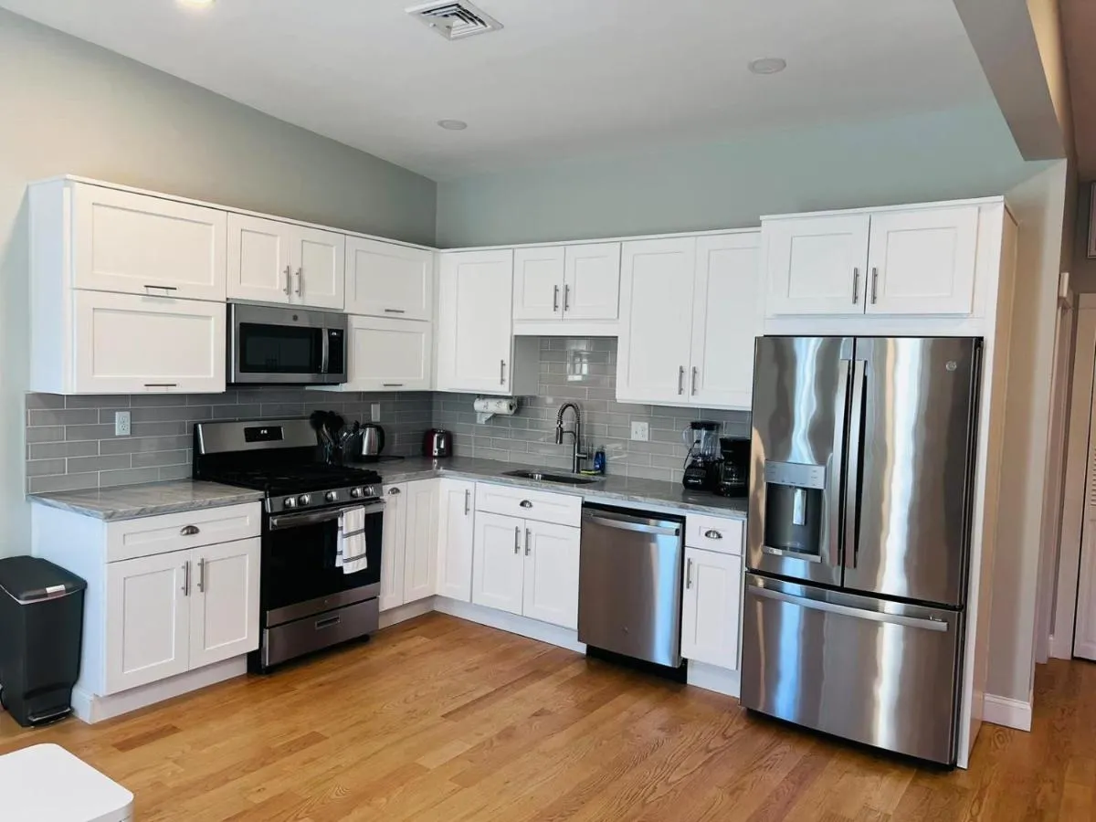 Image 2 of Renovated, 10 Min from the city