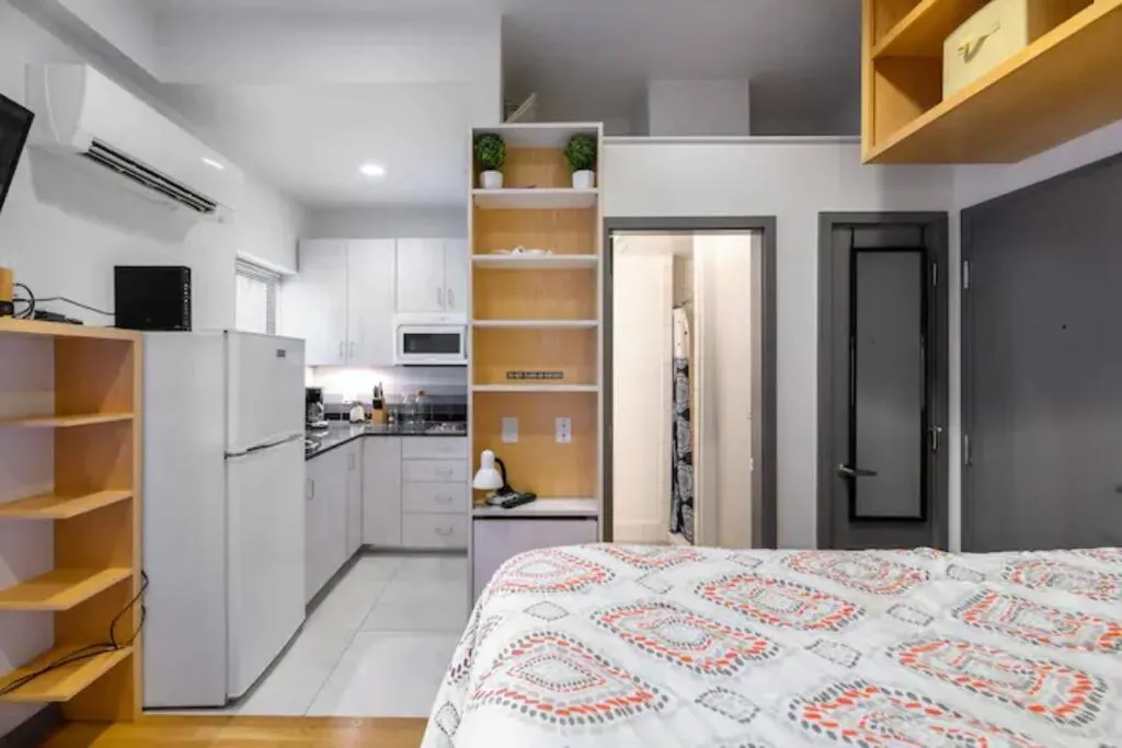 Image 2 of Small Fully Equipped Contemporary Studio Near MGH
