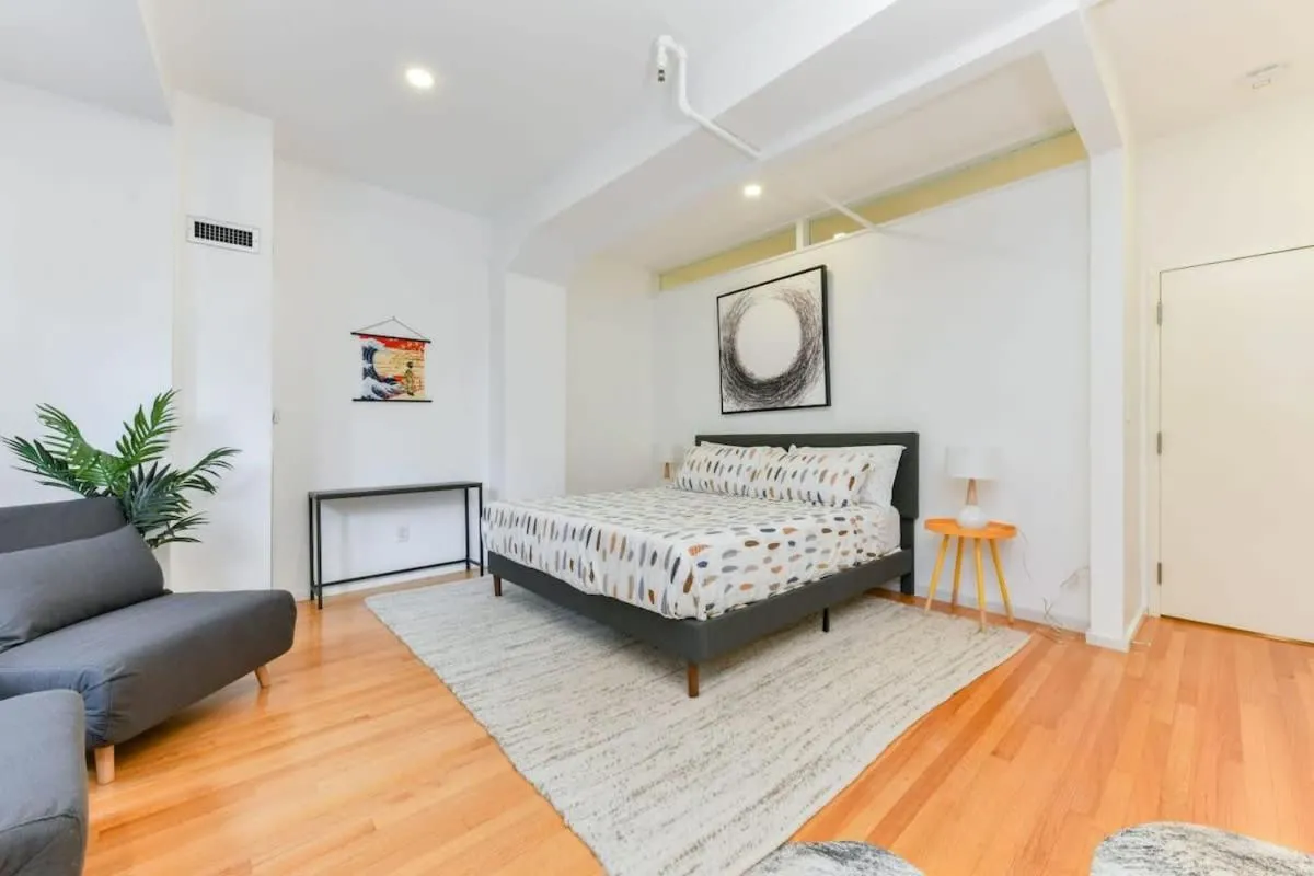 Image 2 of South End Hospitality: Downtown Crossing Large Lofted Condo Location