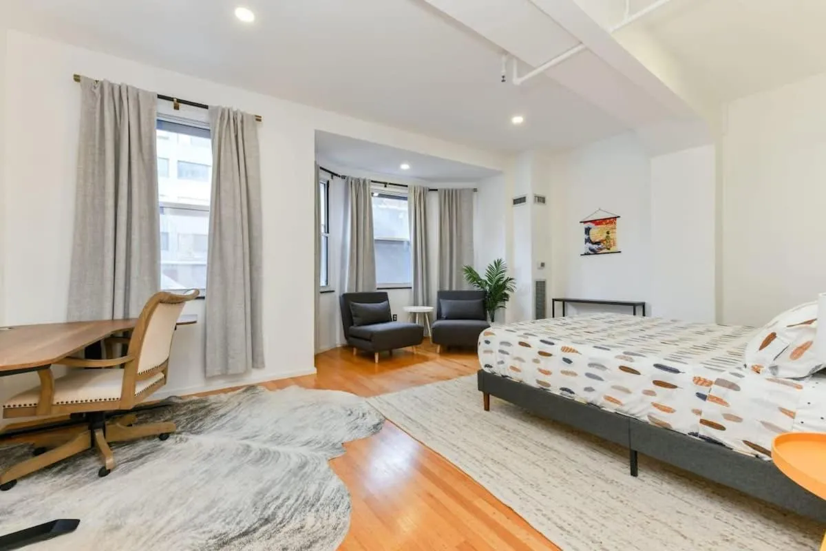Image 4 of South End Hospitality: Downtown Crossing Large Lofted Condo Location