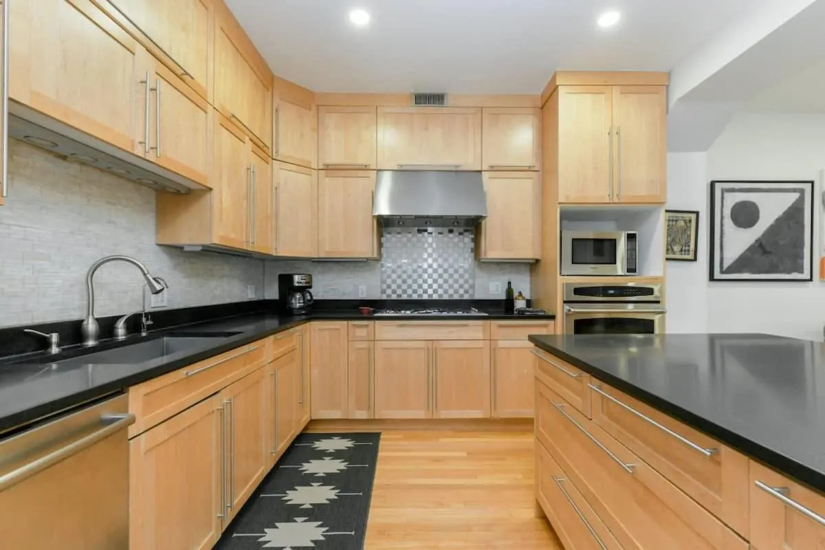 Image 5 of South End Hospitality: Downtown Crossing Large Lofted Condo Location