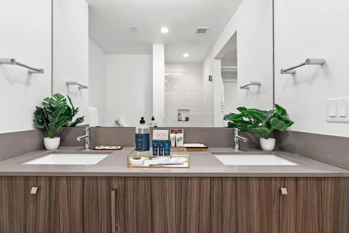 Image 2 of South End Luxury 2 bedroom