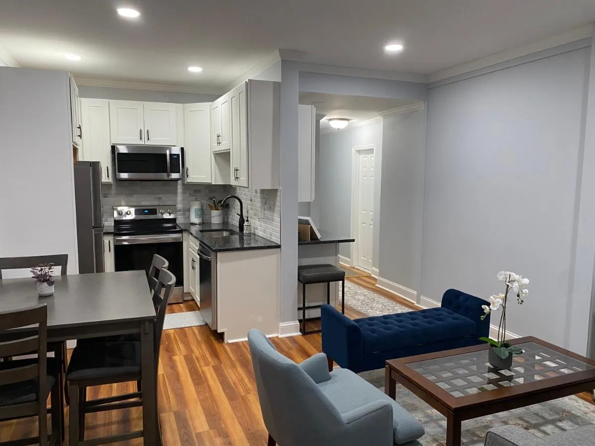Image 2 of Spacious Apartment in Boston
