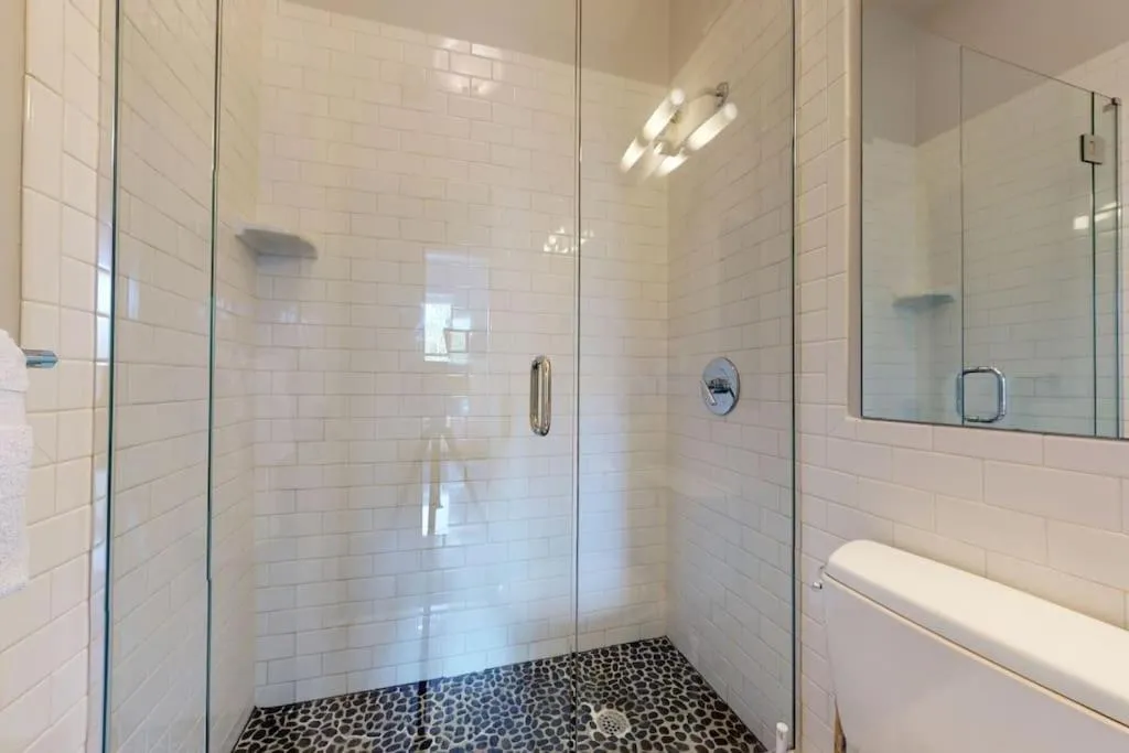 Image 1 of Stylish Downtown Studio in the Boston, C.Ave #34