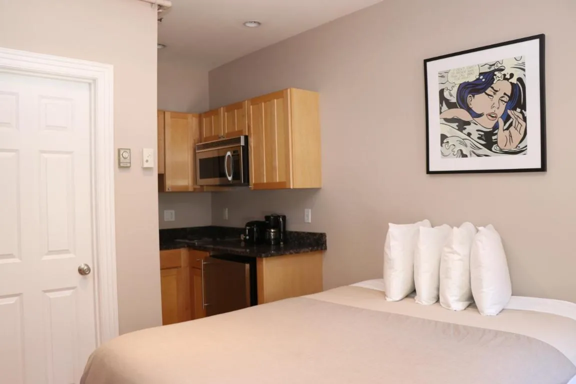 Image of Stylish Downtown Studio in the South End, C. Ave #1