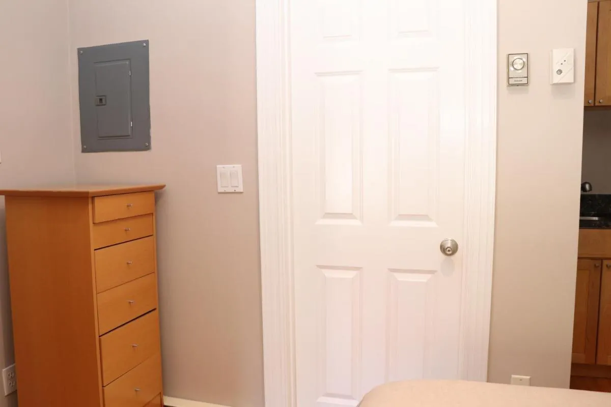 Image 6 of Stylish Downtown Studio in the South End, C. Ave #1
