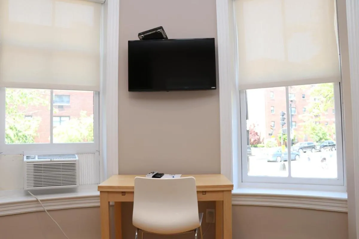 Image 4 of Stylish Downtown Studio in the South End, C. Ave #1