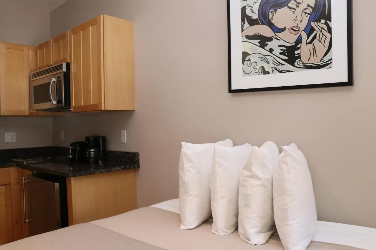 Image 3 of Stylish Downtown Studio in the South End, C. Ave #1
