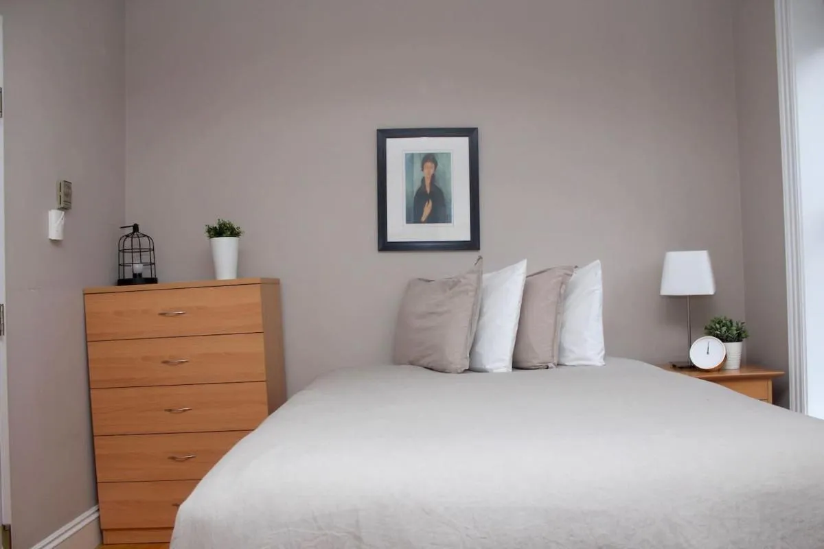 Image 2 of Stylish Downtown Studio in the SouthEnd, C.Ave# 2