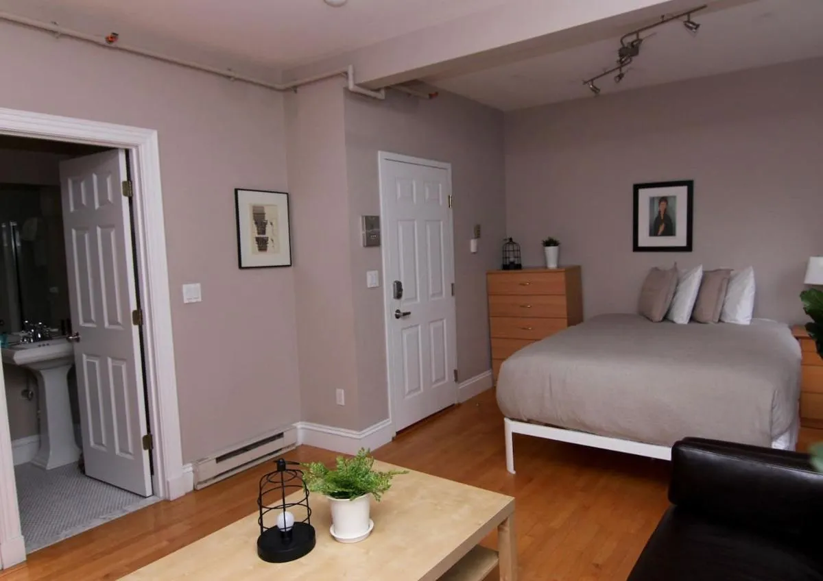Image 4 of Stylish Downtown Studio in the SouthEnd, C.Ave# 2