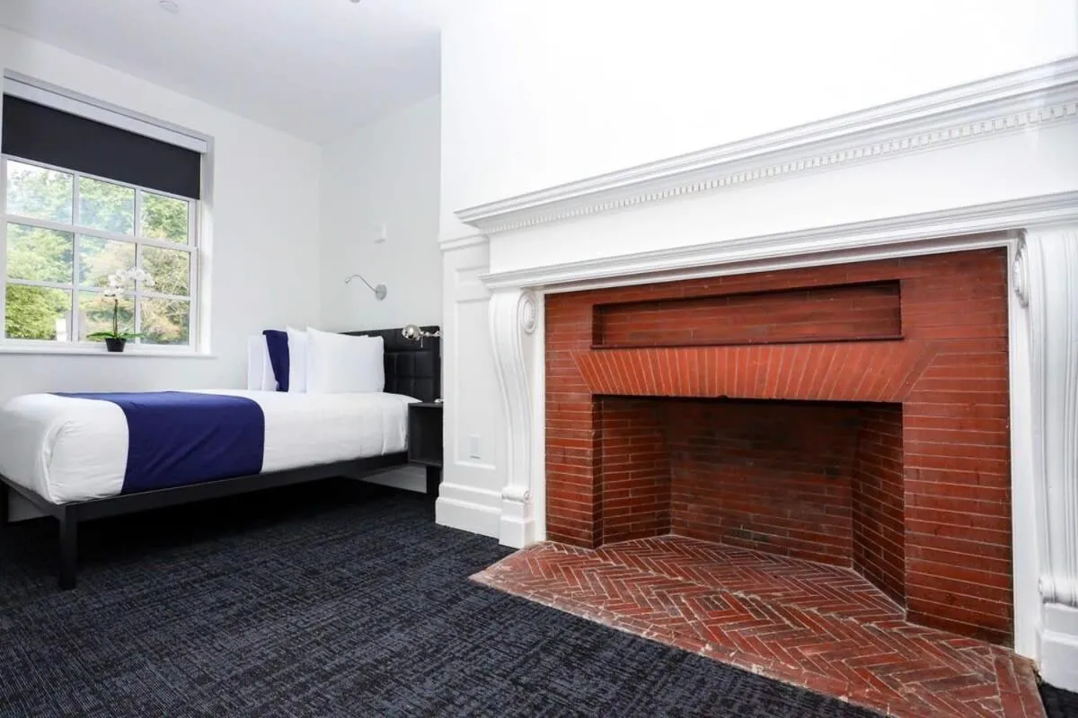 Image 6 of Stylish Hotel Room in Boston’s Fenway – Unit #104 v2