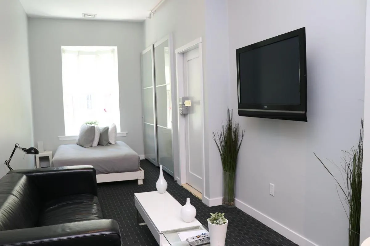 Image 4 of Stylish Newbury Street Studio, #11