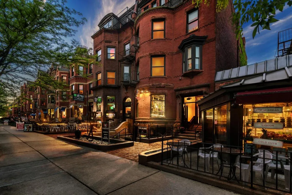 Image 5 of Stylish Newbury Street Studio, #11