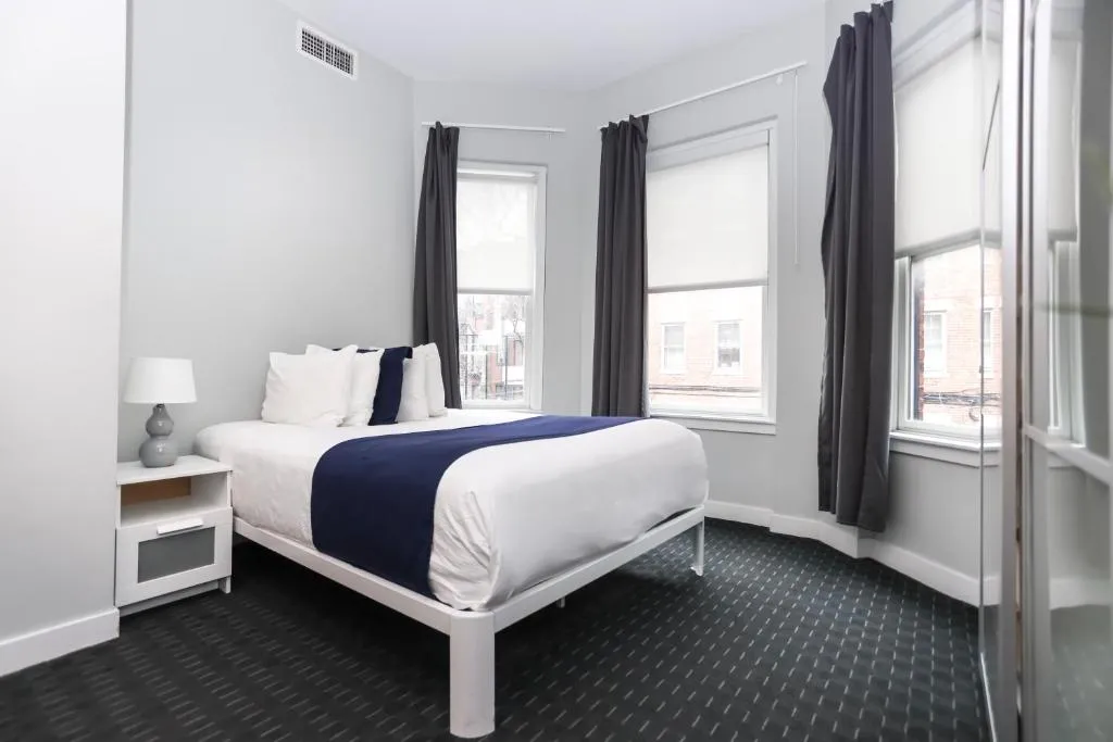 Image of Stylish Newbury Street Studio, #2