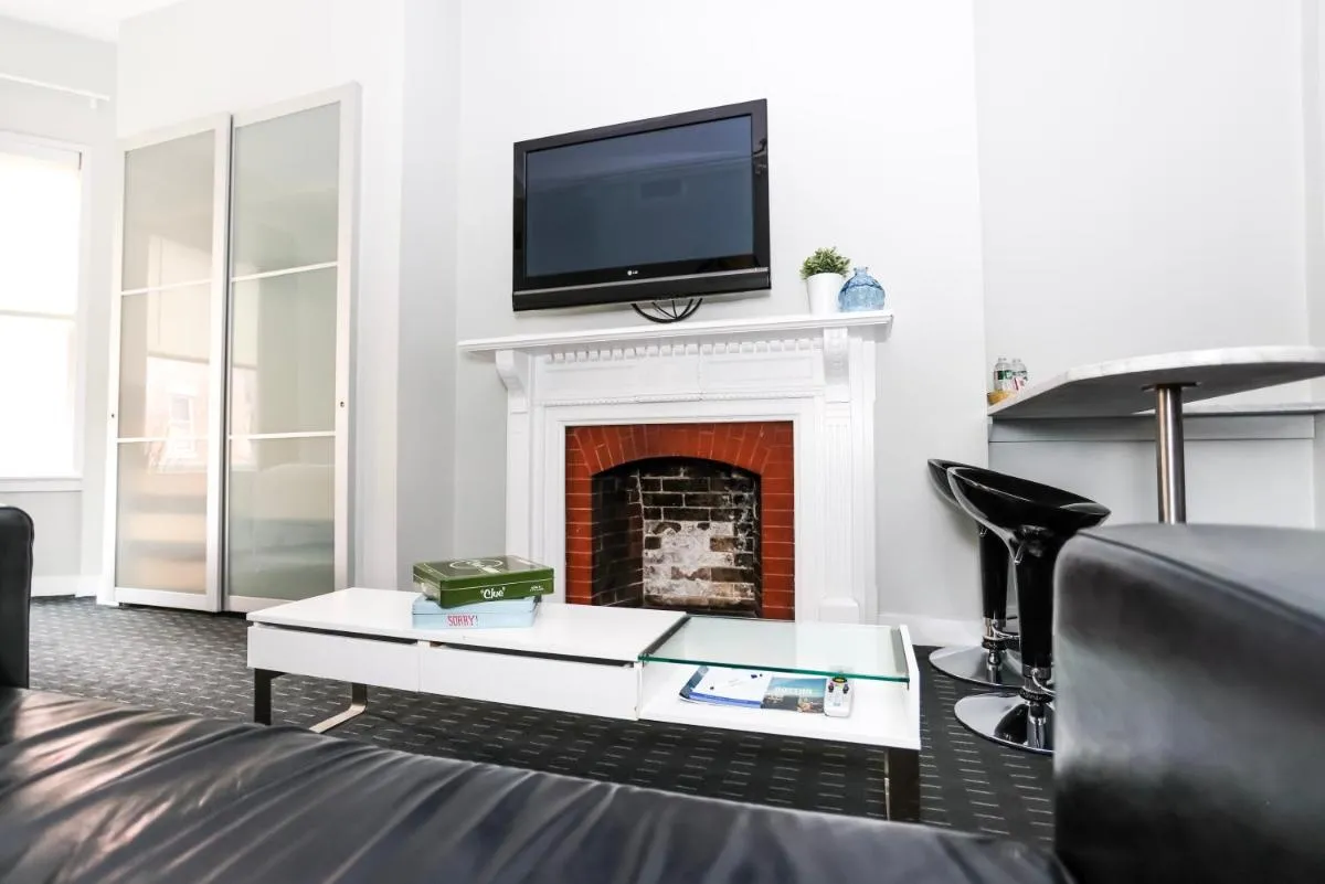 Image 2 of Stylish Newbury Street Studio, #2