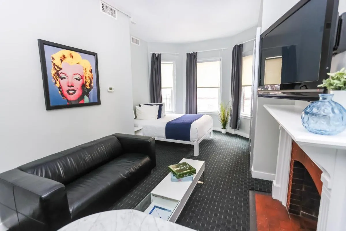 Image 3 of Stylish Newbury Street Studio, #2