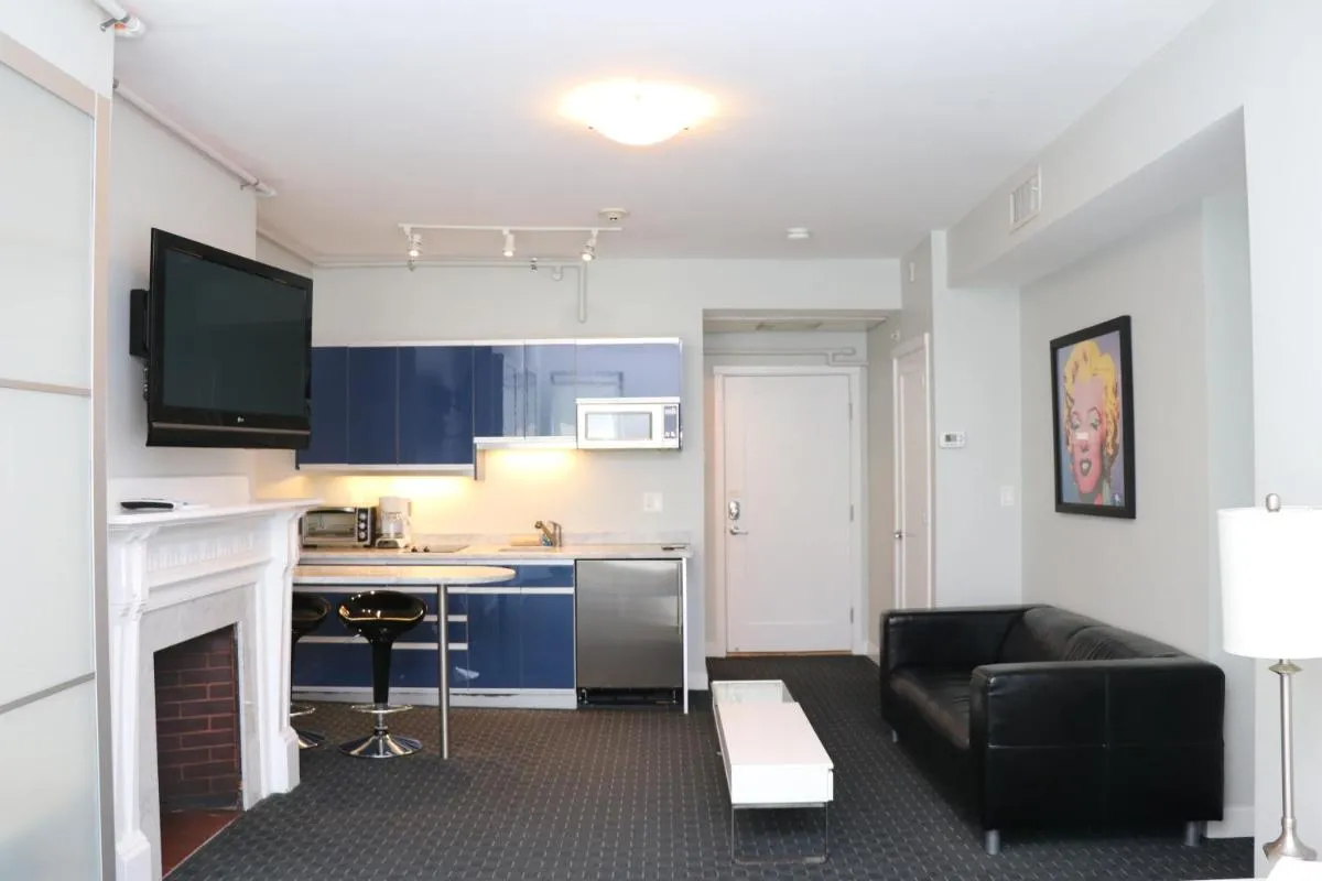 Image 3 of Stylish Newbury Street Studio, #4