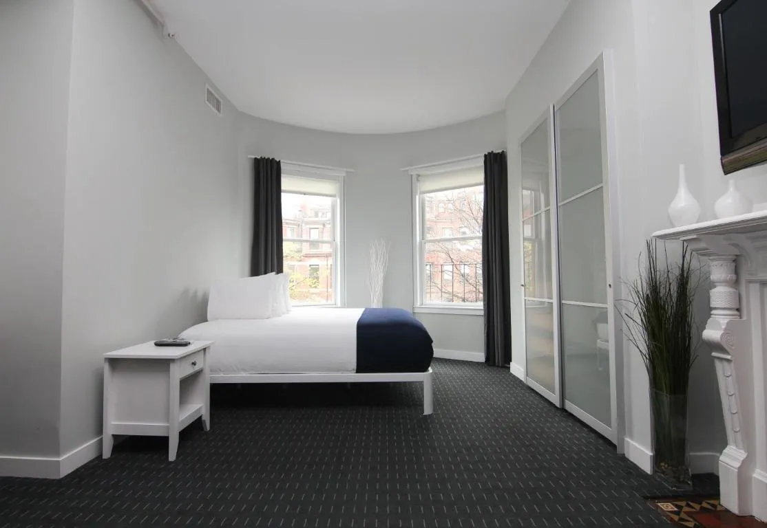 Image of Stylish Newbury Street Studio, #4