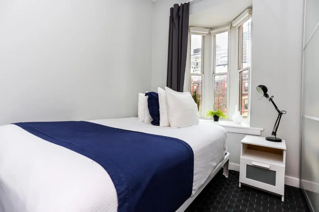 Image of Stylish Studio on Newbury St #3
