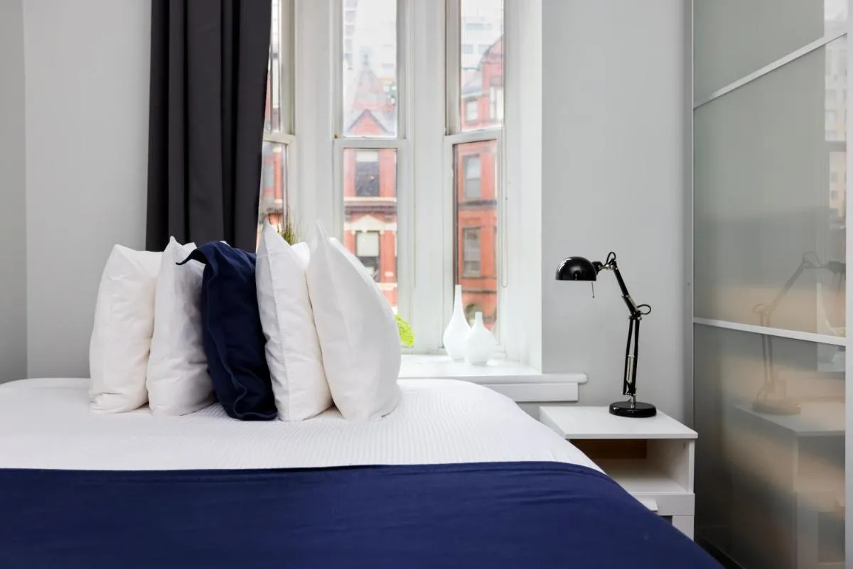 Image 2 of Stylish Studio on Newbury St #3