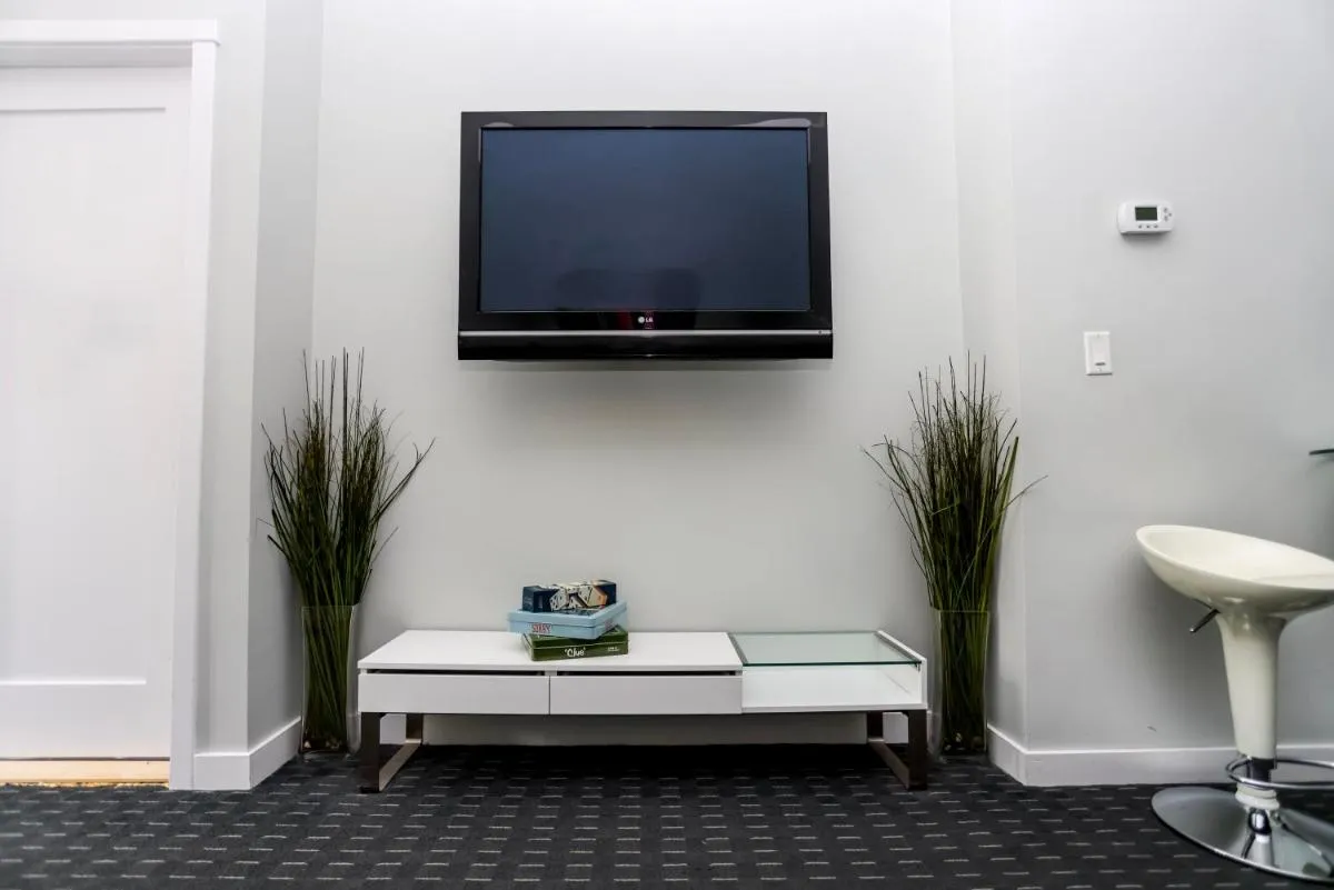 Image 1 of Stylish Studio on Newbury St #3