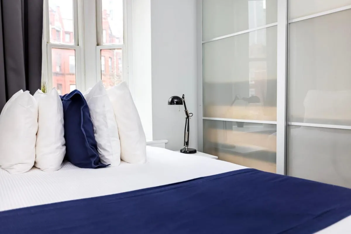 Image 3 of Stylish Studio on Newbury St #3