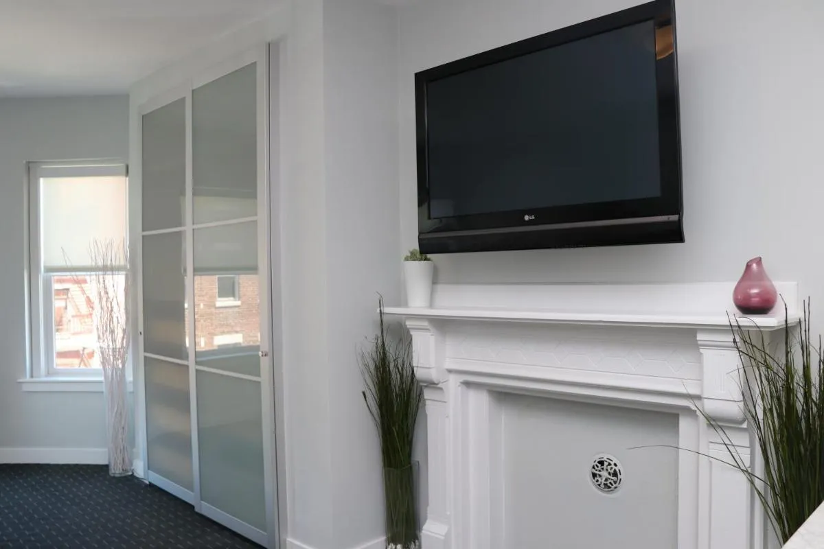 Image 6 of Stylish Studio on Newbury Street, #10