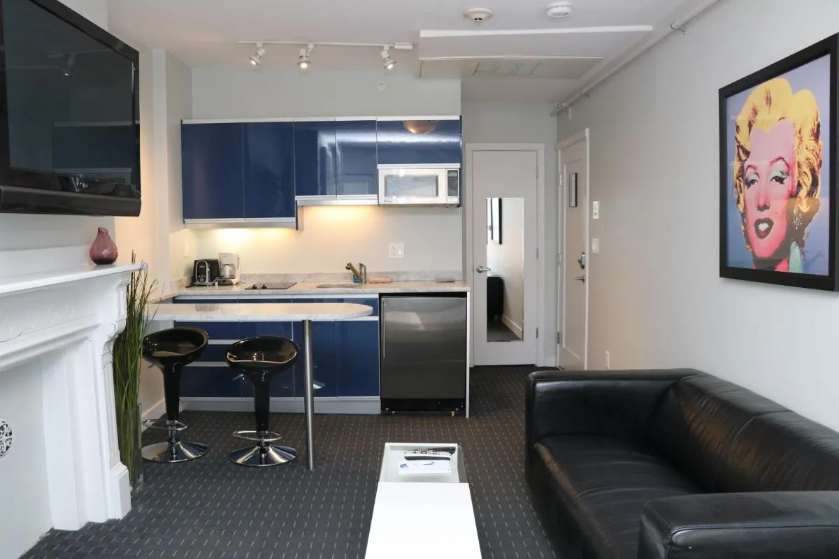 Image 4 of Stylish Studio on Newbury Street, #10