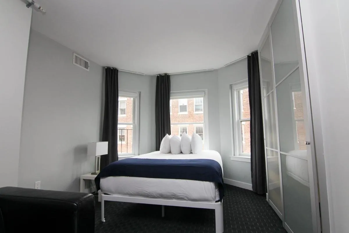 Image 3 of Stylish Studio on Newbury Street, #10
