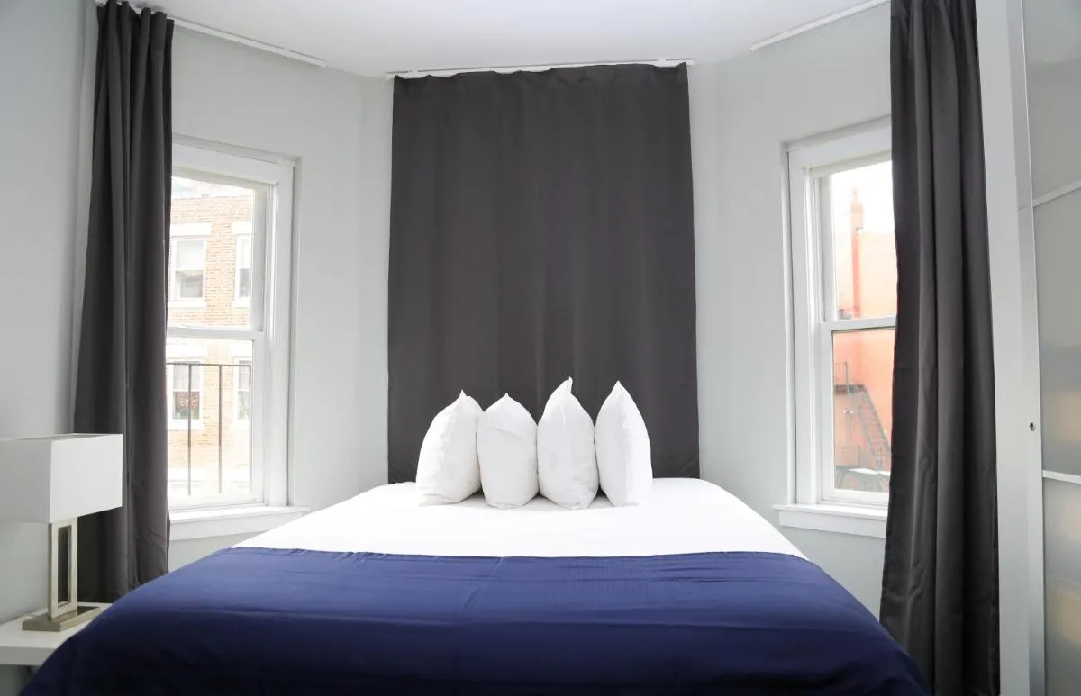 Image 2 of Stylish Studio on Newbury Street, #10