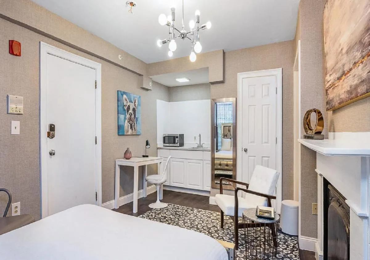 Image 3 of Suites At 143 Arlington Street