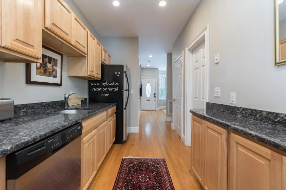 Image 5 of Sunny convenient home w/ private patio! Easy walk to everything!