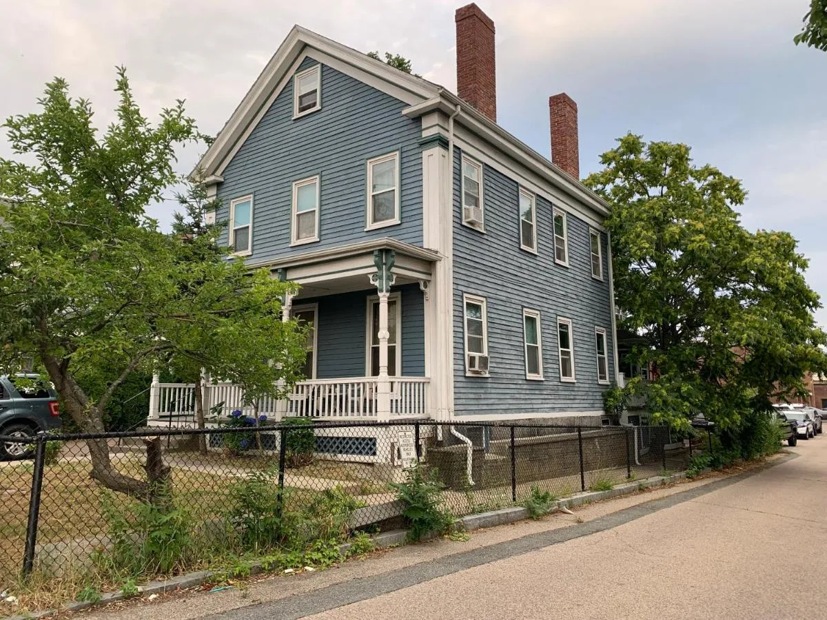 Image 1 of Victorian House with Irish leave
