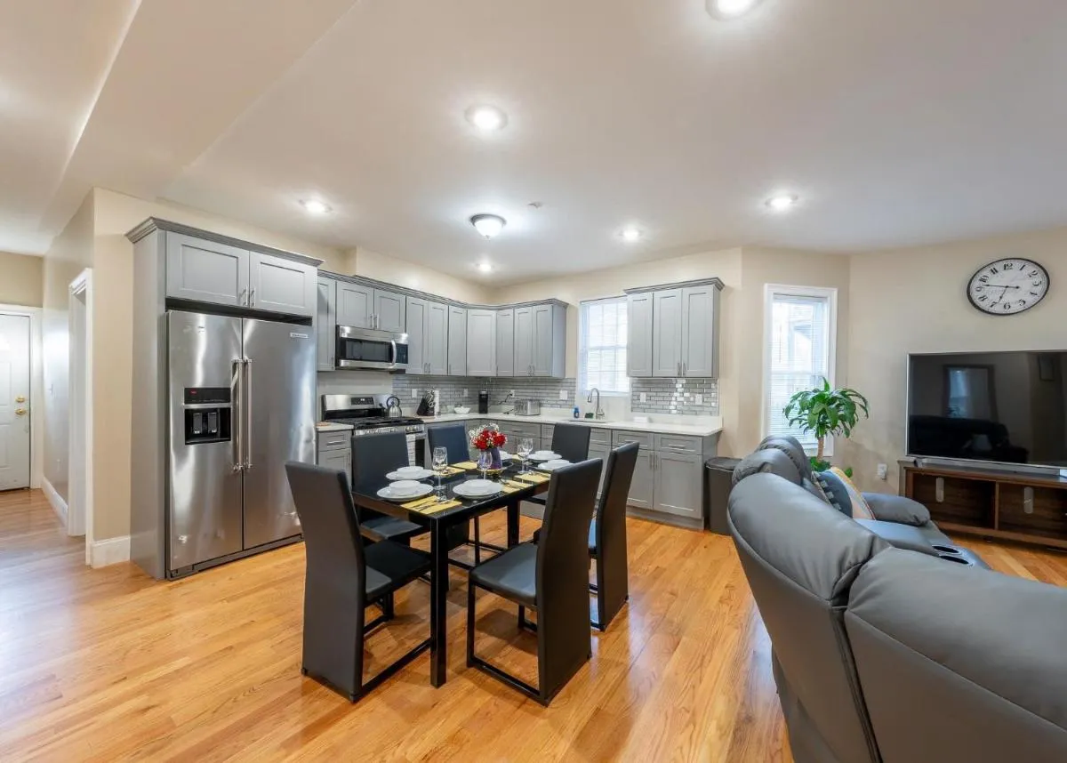 Image 6 of 233-1 SPRING GETAWAY 10 PERCENT OFF! Boston family-friendly first floor apartment