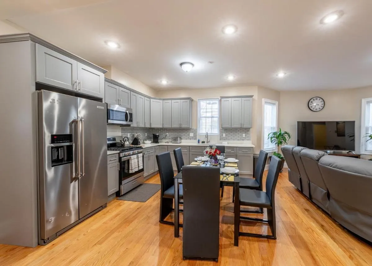 Image 5 of 233-1 SPRING GETAWAY 10 PERCENT OFF! Boston family-friendly first floor apartment