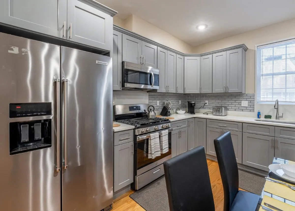 Image 4 of 233-1 SPRING GETAWAY 10 PERCENT OFF! Boston family-friendly first floor apartment