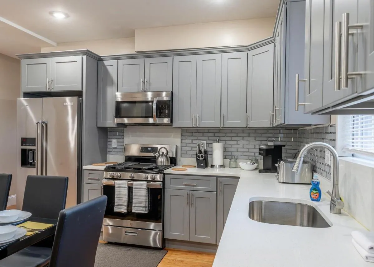 Image 3 of 233-1 SPRING GETAWAY 10 PERCENT OFF! Boston family-friendly first floor apartment